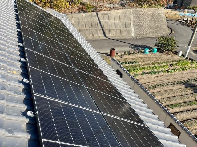 中間町での屋根に太陽光発電を新設